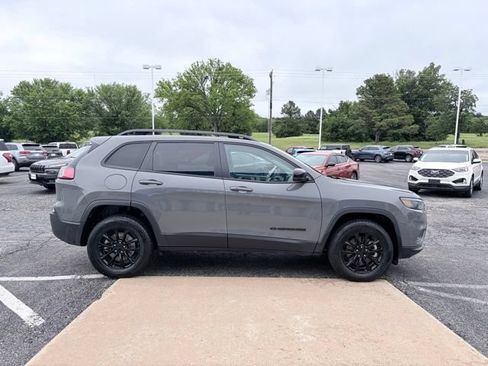 Used 2023 Jeep Cherokee Altitude Lux AWD/4WD image 5