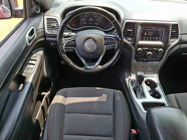 Used 2020 Jeep Grand Cherokee Laredo AWD/4WD image 11