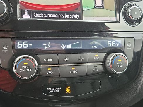 Used 2019 Nissan Rogue SL w/ Premium Package AWD/4WD image 24