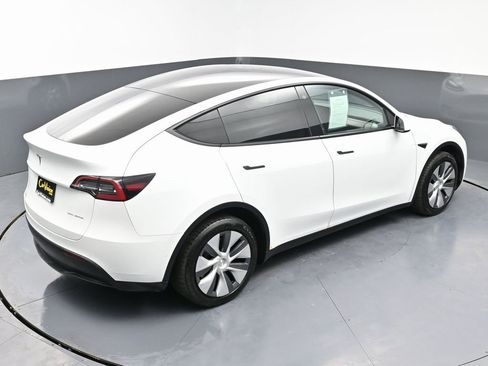 Used 2022 Tesla Model Y Long Range image 48