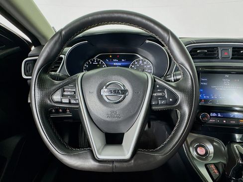 Used 2016 Nissan Maxima Platinum image 11
