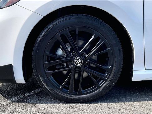 Used 2025 Toyota Camry SE image 9