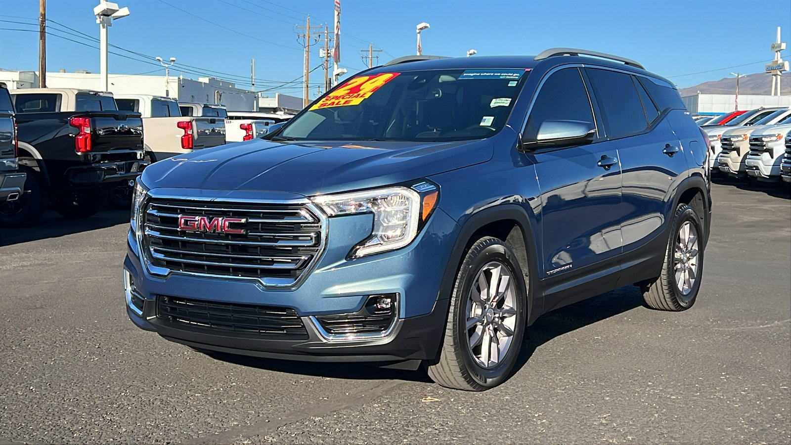 Used 2024 GMC Terrain SLT w/ Infotainment Package II AWD/4WD image 1