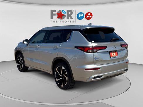 Used 2023 Mitsubishi Outlander SEL FWD image 3