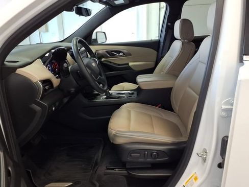 Used 2023 Chevrolet Traverse Premier FWD image 12