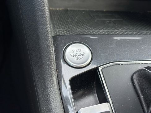 Used 2021 Volkswagen Tiguan SE image 7