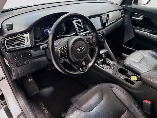 Used 2017 Kia Niro Touring FWD image 10