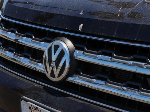 Used 2018 Volkswagen Atlas SEL AWD/4WD image 3
