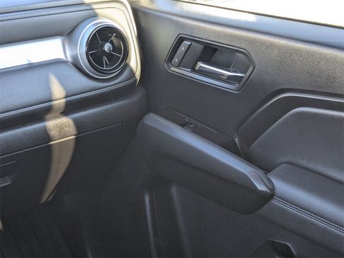 Certified 2024 Chevrolet Colorado LT w/ LT Convenience Package image 15