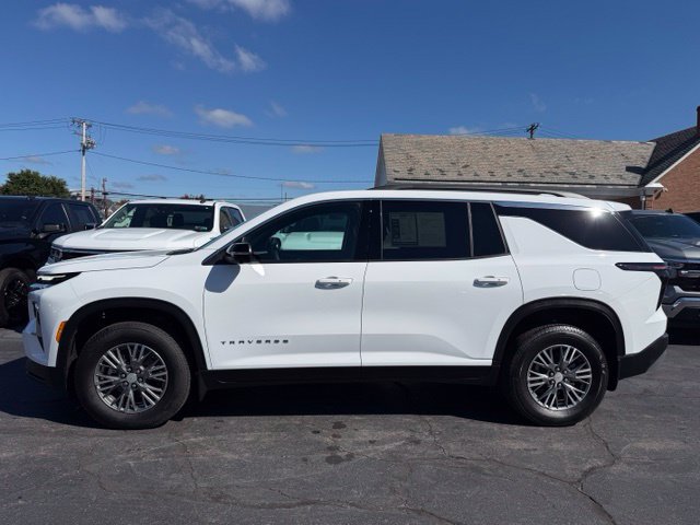 Used 2027 Chevrolet Traverse LT w/ Driver Confidence Package AWD/4WD image 4