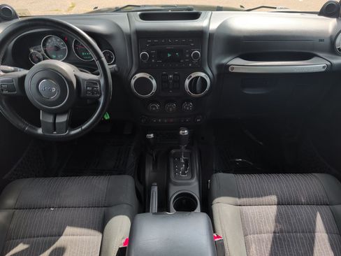 Used 2012 Jeep Wrangler Unlimited Sahara w/ Dual Top Group AWD/4WD image 10