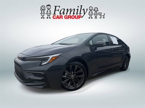 Used 2025 Toyota Corolla SE image 1