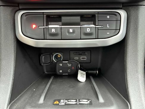 Used 2023 GMC Acadia SLT w/ Technology Package image 16