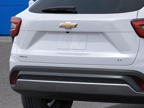 New 2026 Chevrolet Trax LT w/ Driver Confidence Package image 14