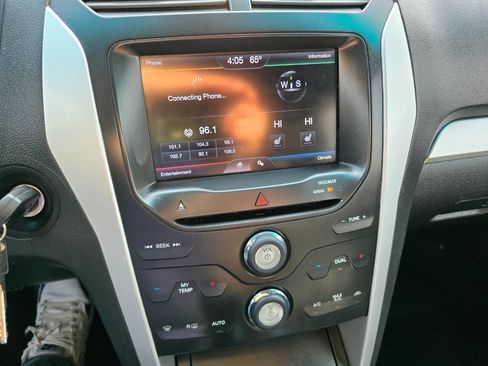 Used 2013 Ford Explorer XLT image 17