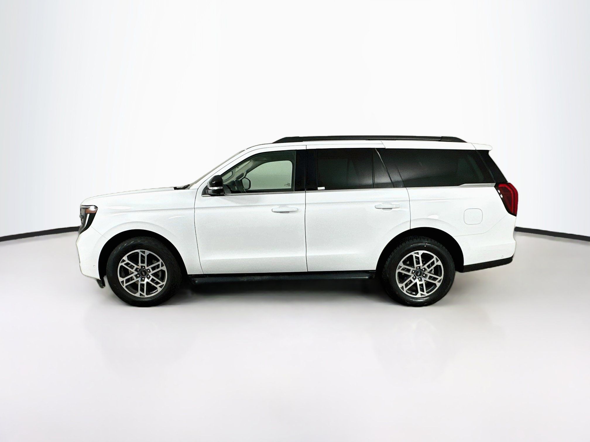 Used 2025 Ford Expedition Active AWD/4WD image 4