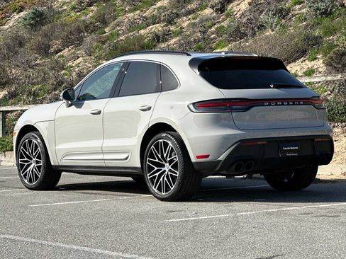 Certified 2025 Porsche Macan image 3