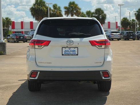 Used 2017 Toyota Highlander Limited Platinum FWD image 5