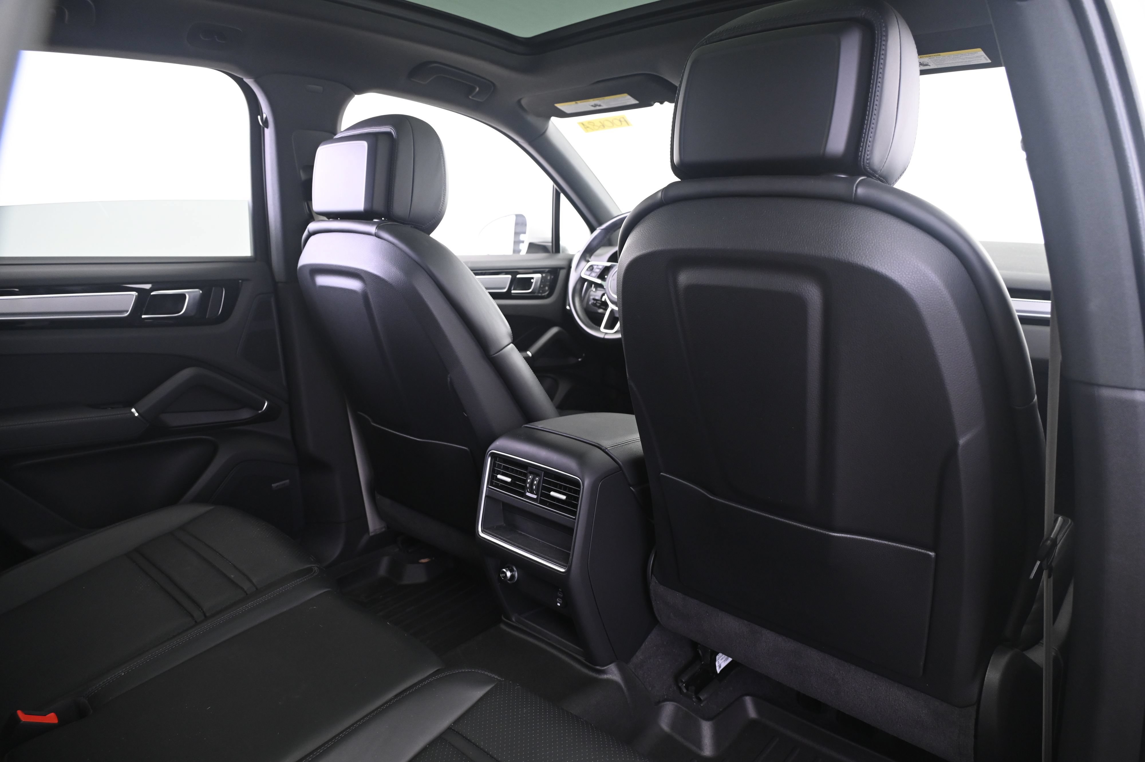Certified 2022 Porsche Cayenne Platinum Edition AWD/4WD image 17