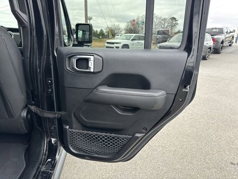 Used 2019 Jeep Wrangler Unlimited Sahara w/ Cold Weather Group image 31