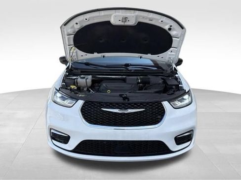 Used 2024 Chrysler Pacifica Limited FWD image 42