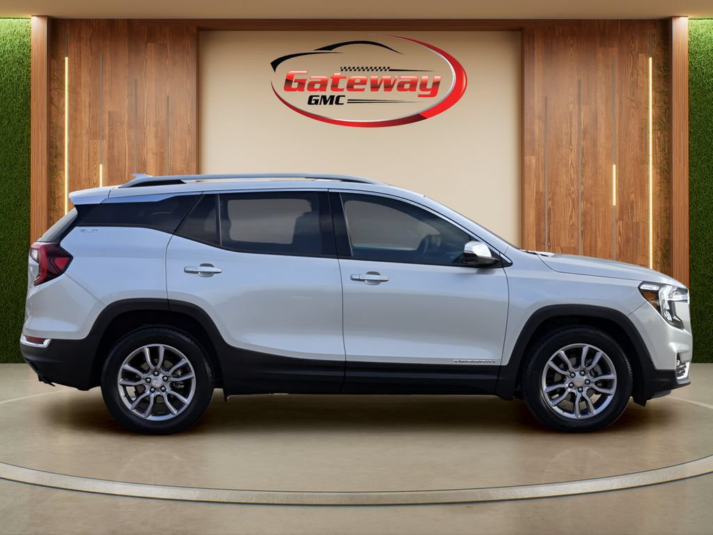 Used 2022 GMC Terrain SLT w/ Infotainment Package II AWD/4WD image 4