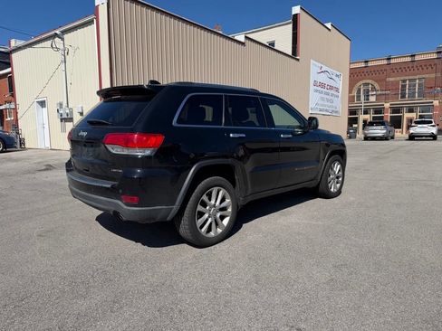 Used 2017 Jeep Grand Cherokee Limited AWD/4WD image 3