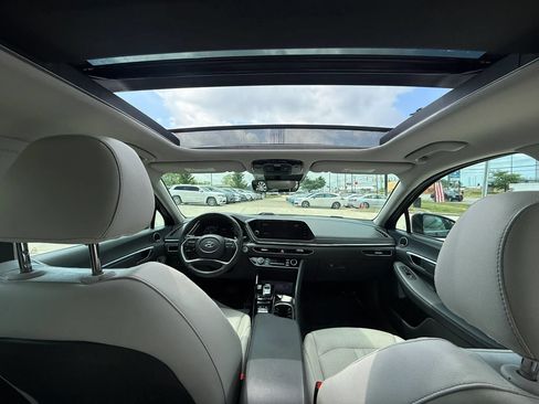 Used 2022 Hyundai Sonata Limited w/ Preferred Accessory Package FWD image 25