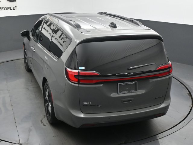Used 2025 Chrysler Pacifica Limited FWD image 59
