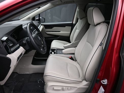 Certified 2025 Honda Odyssey Touring image 19