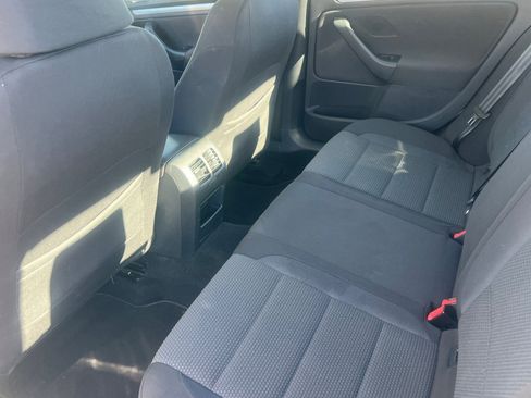 Used 2010 Volkswagen Jetta S image 9