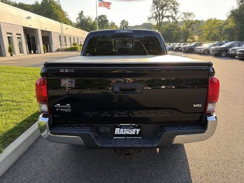 Used 2018 Toyota Tacoma SR5 AWD/4WD image 25