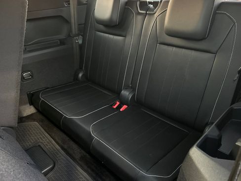 Certified 2023 Volkswagen Tiguan SE R-Line image 15