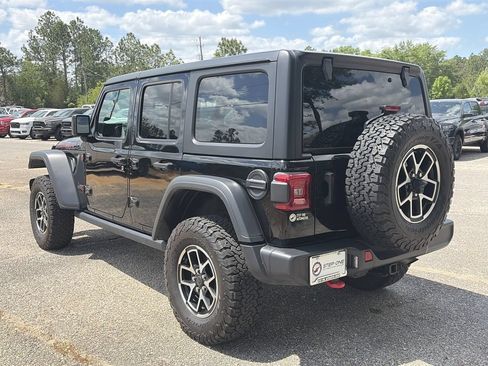 Used 2025 Jeep Wrangler Unlimited Rubicon AWD/4WD image 4