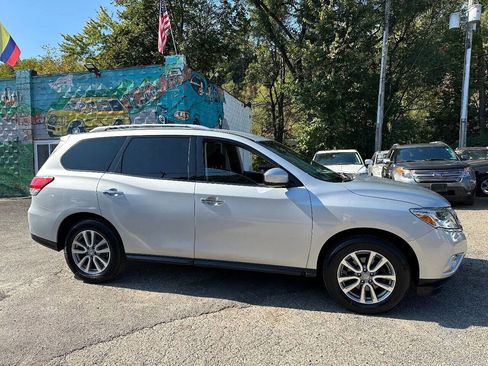Used 2016 Nissan Pathfinder S image 1
