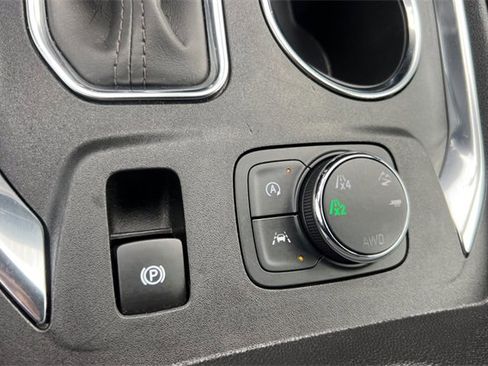 Used 2023 Chevrolet Traverse Premier w/ Redline Edition image 39