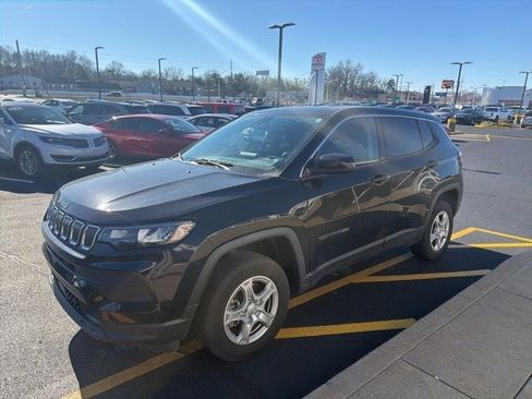 Used 2022 Jeep Compass Sport image 2