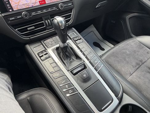 Used 2021 Porsche Macan w/ Premium Package AWD/4WD image 19