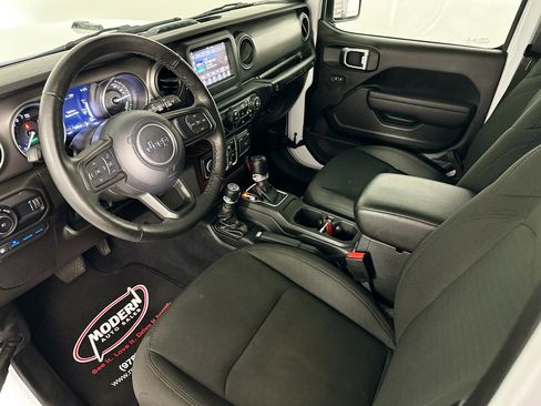 Used 2023 Jeep Wrangler Unlimited w/ Cold Weather Group image 15