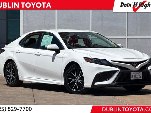 Used 2021 Toyota Camry SE FWD image 1
