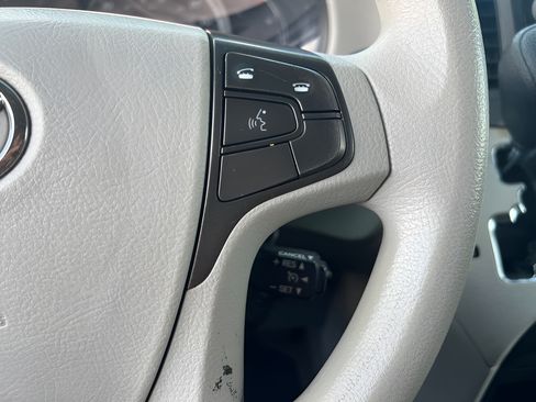 Used 2013 Toyota Sienna LE w/ Towing Pkg FWD image 21