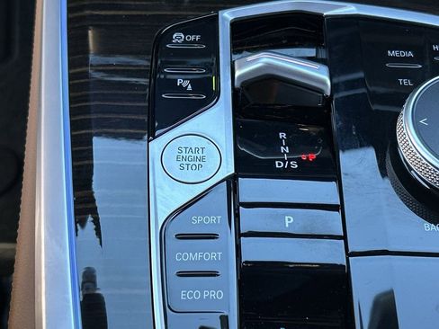 Used 2025 BMW X5 sDrive40i w/ Premium Package image 17