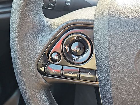 Used 2022 Toyota Prius LE image 16