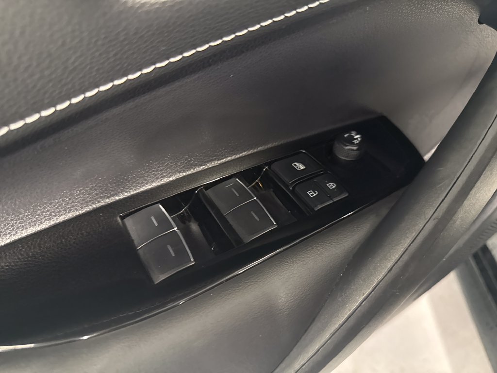 Used 2022 Toyota Corolla SE FWD image 28