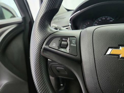 Used 2021 Chevrolet Trax LT image 29