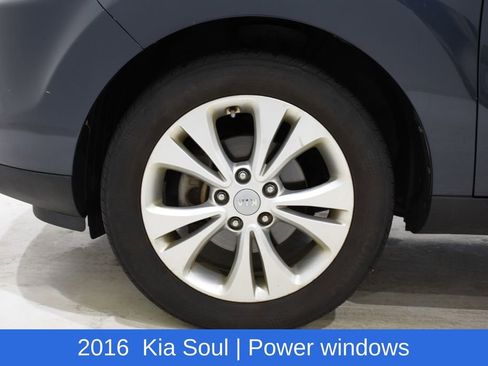 Used 2016 Kia Soul + image 6