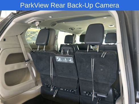 Used 2018 Chrysler Pacifica Touring-L w/ Tire & Wheel Group image 12