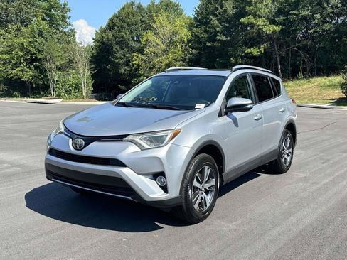 Used 2017 Toyota RAV4 XLE FWD image 3