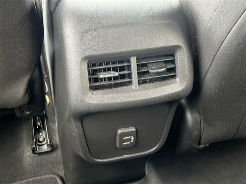 Used 2023 Chevrolet Equinox LT image 23