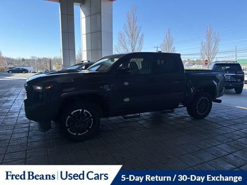 Used 2025 Toyota Tacoma TRD Sport w/ TRD Sport Premium Package image 15